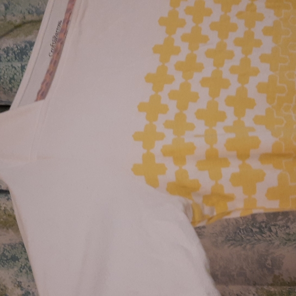 Croft & Barrow white and yellow shirt great detail - Picture 2 of 7